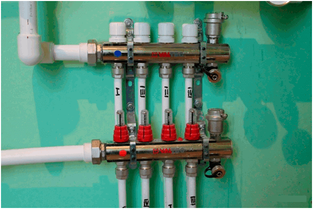 Отсутствие смесительных узлов и регуляторов температуры воды в трубе