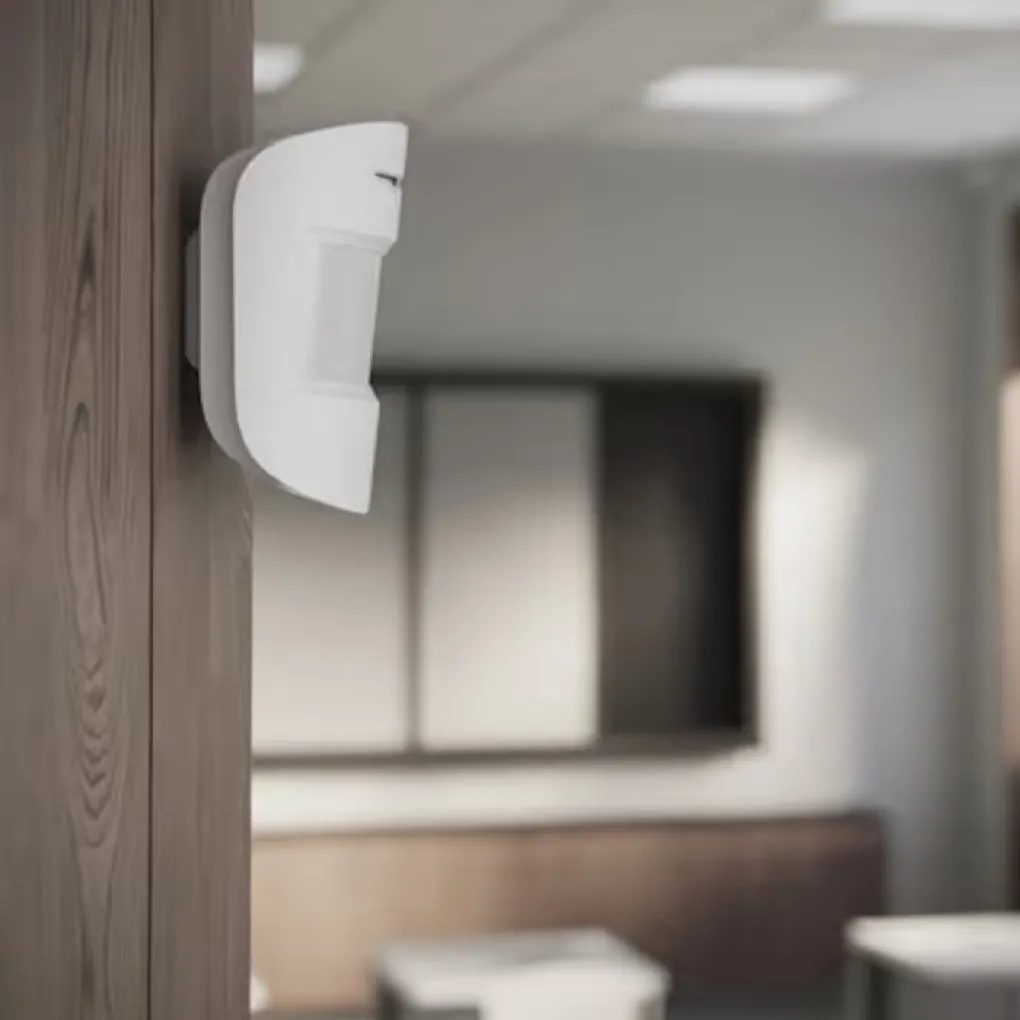 Датчик руху бездротовий з мікрохвильовим сенсором Ajax MotionProtect S Plus (8PD) white білий- Фото 2