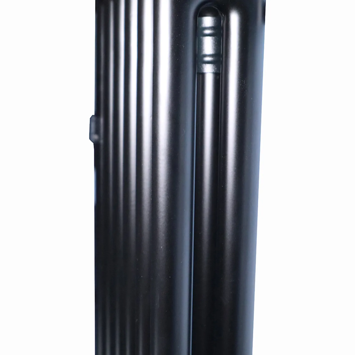 Трубчастий радіатор DeLonghi Multicolumn 2000 3 колони 10 секцій RAL90005MATT (0Q10320001000D0RAL9005M) - Фото 5