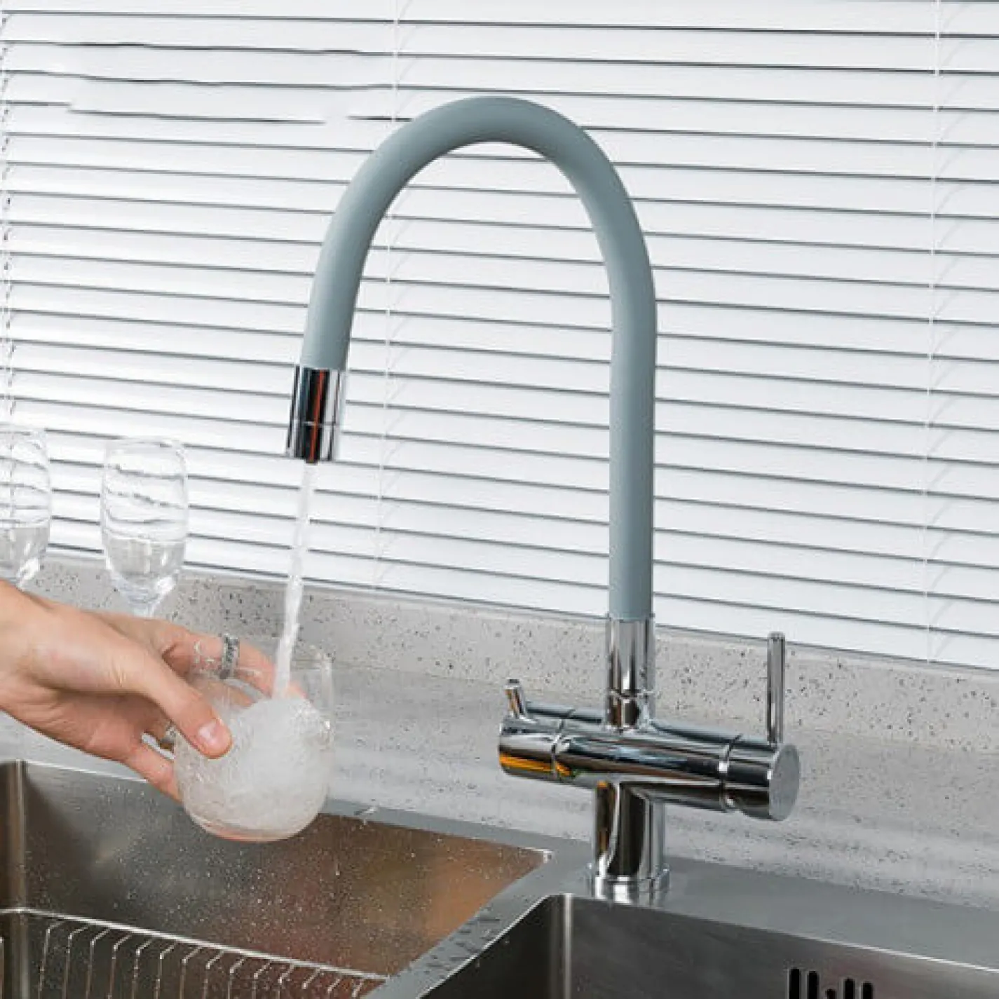 Смеситель для кухни Gappo G4398-30 на две воды с гибким изливом, серый/хром - Фото 2