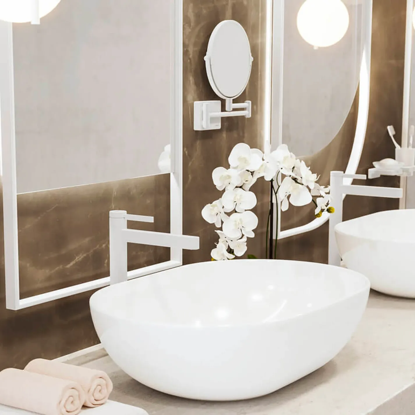 Зеркало для бритья Hansgrohe AddStoris белый матовый (41791700) - Фото 1