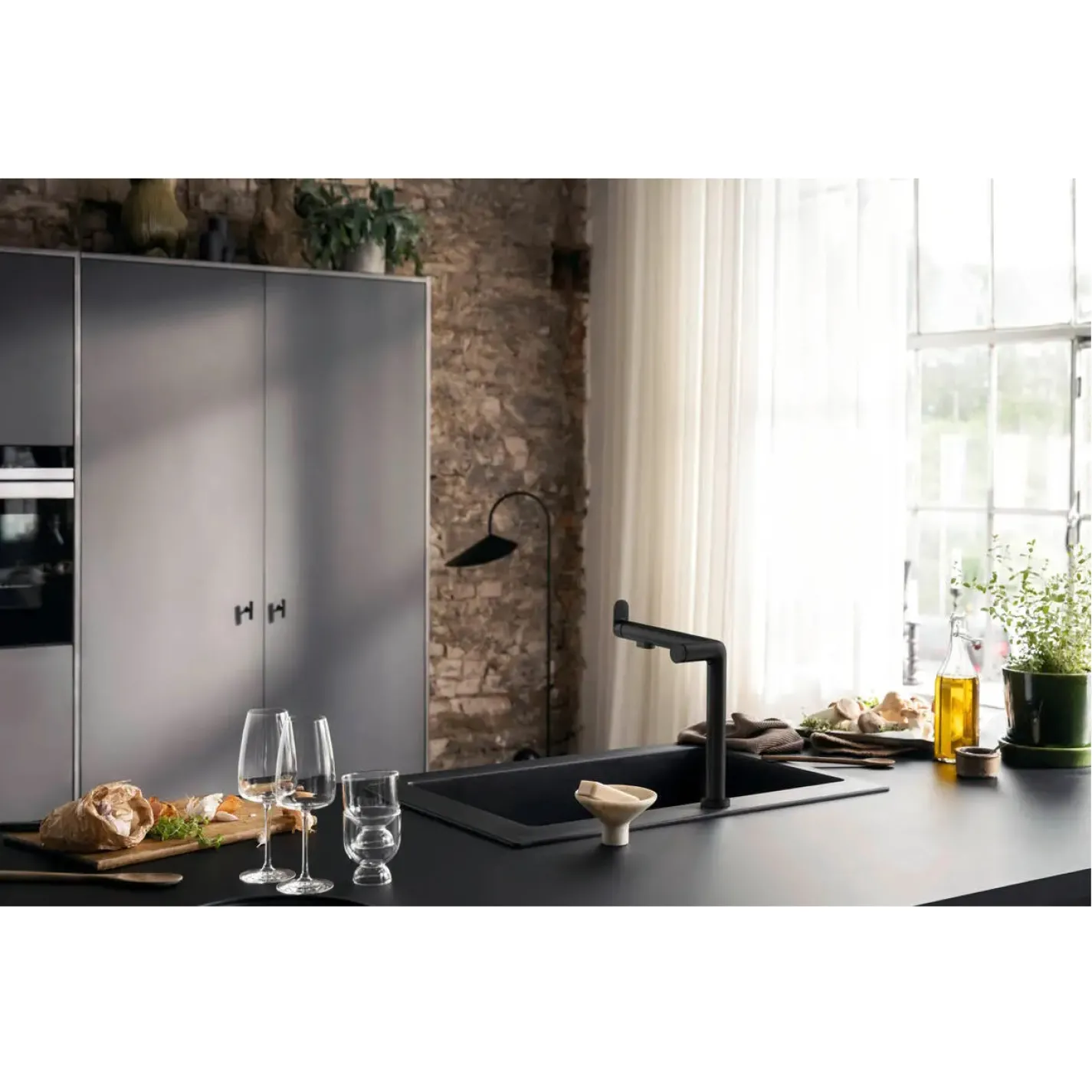 Змішувач для кухні Hansgrohe Aqittura M91 із краном для фільтрованої води чорний - Фото 2