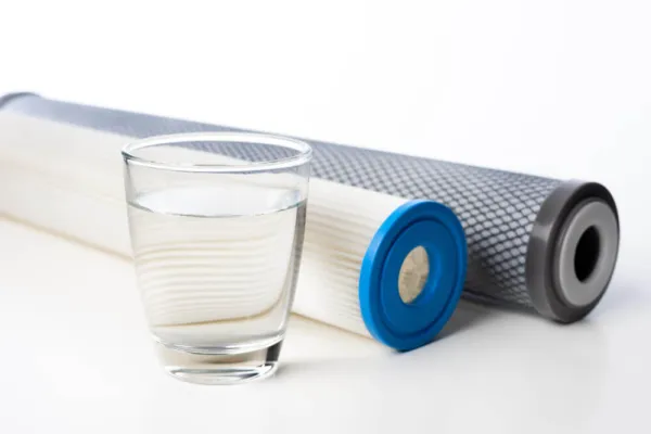 Заміна картриджів у водяних фільтрах