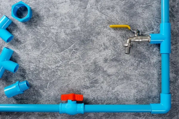 Пластикові чи сталеві труби, що краще для водопостачання?